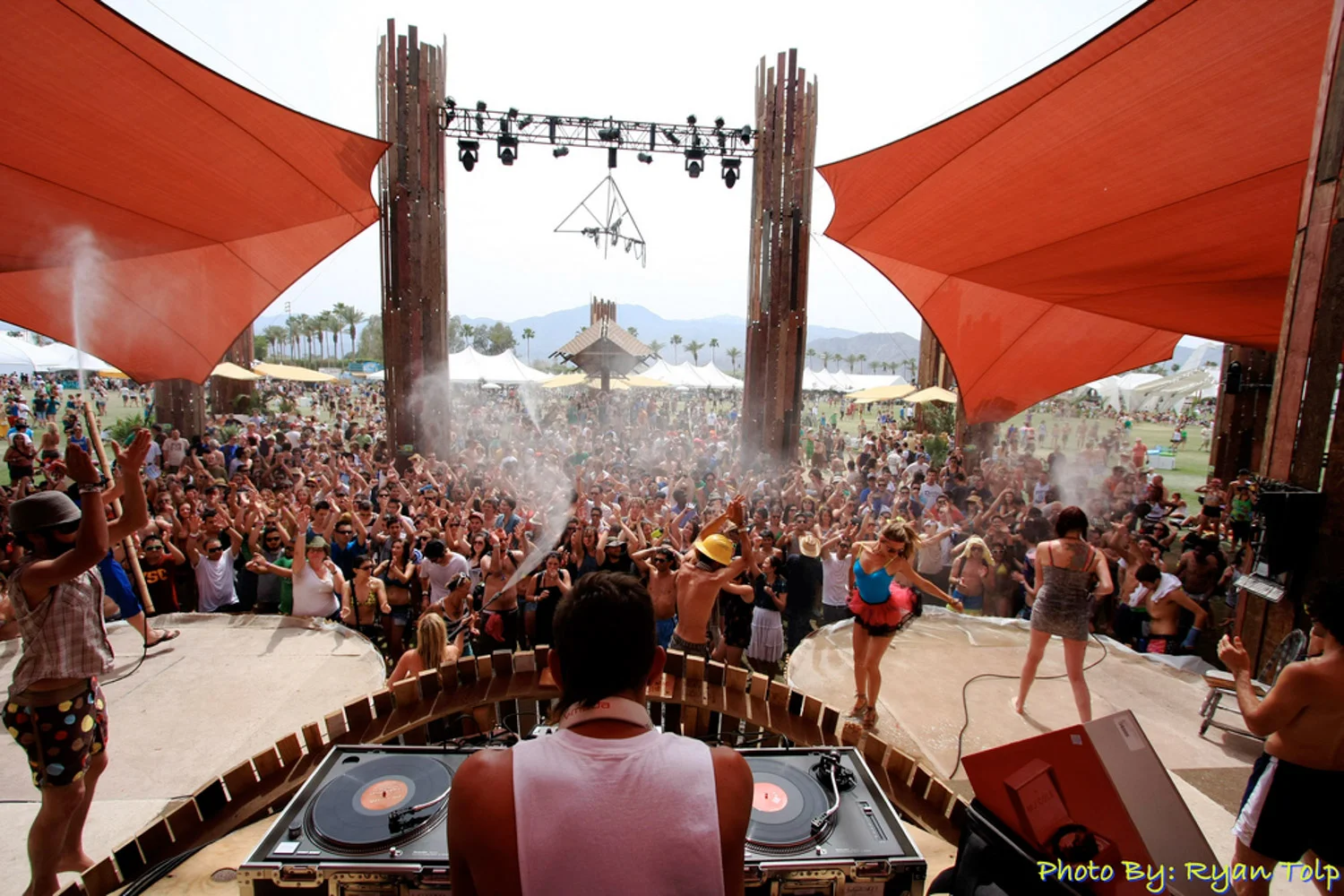 Do Lab Misting Oasis Stage at Coachella 2010 — HUNTER LEGGITT STUDIO-24