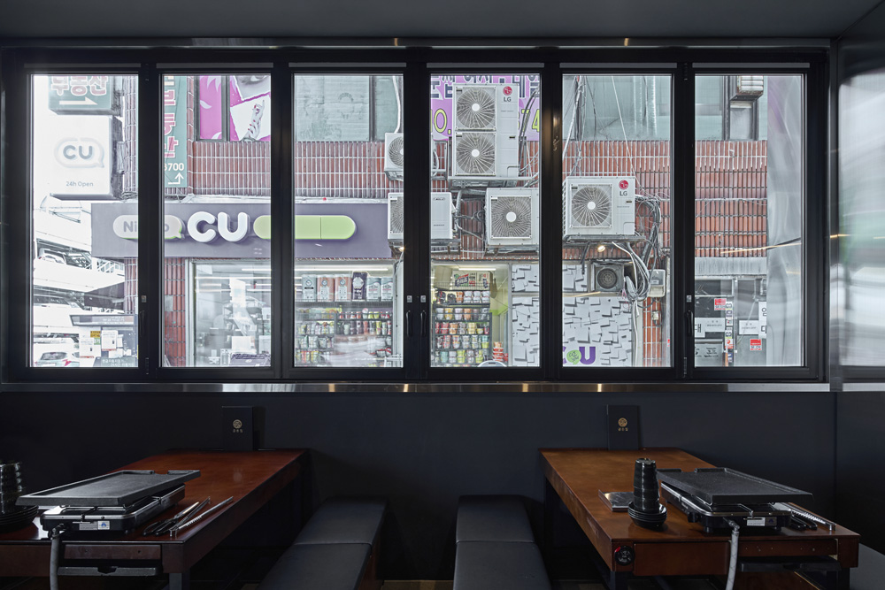 30 平米工业风小户型设计，黑金风格惊艳亮相-9