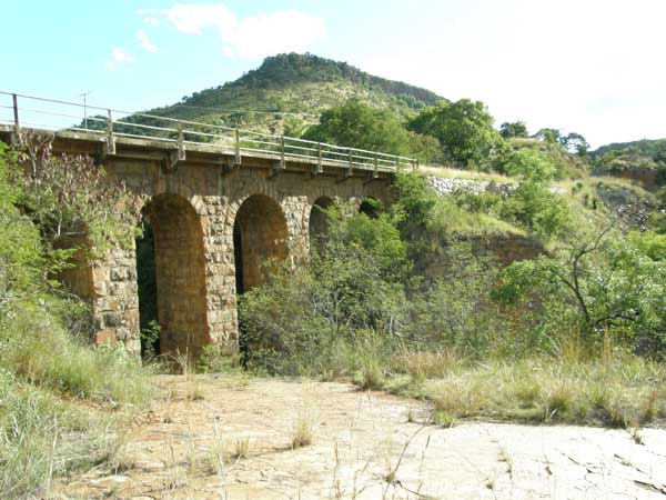 NZASM 东部线跨 Dwaalheuvel Spruit 的五拱桥丨南非丨WARREN and ROYCE-8