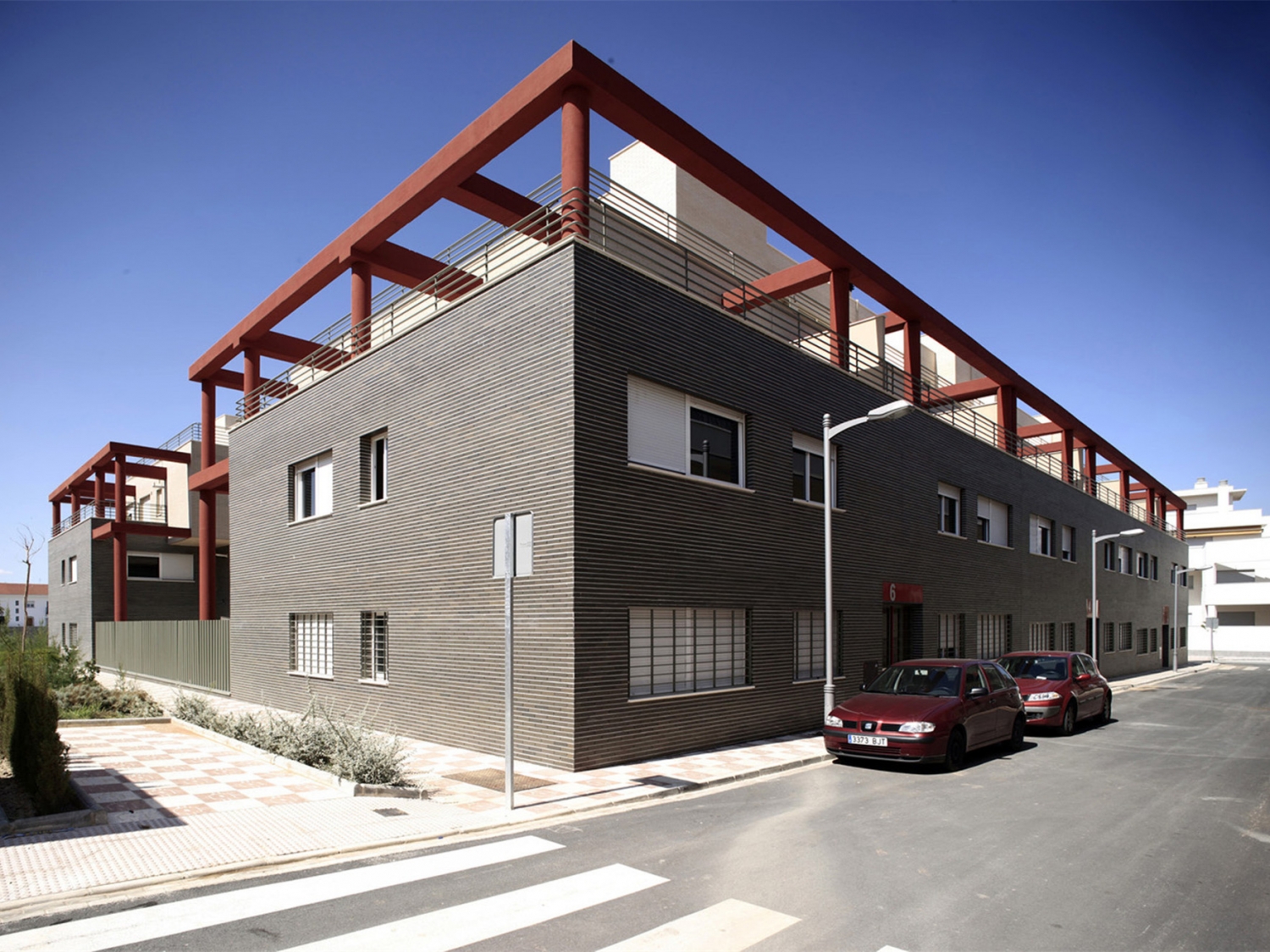 西班牙 UE-8 住宅 | 优化城市景观与建筑法规的融合-7