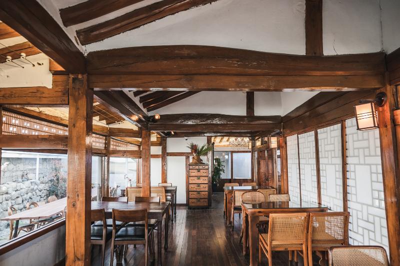 韩屋咖啡厅 | 250 平韩屋改造的室内设计奇迹-18