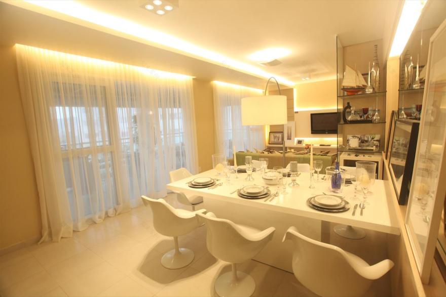 巴西海滩公寓,木质与镜面玻璃的优雅结合-5