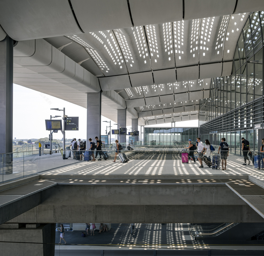 Montpellier 车站 | 光影艺术的极致呈现-3