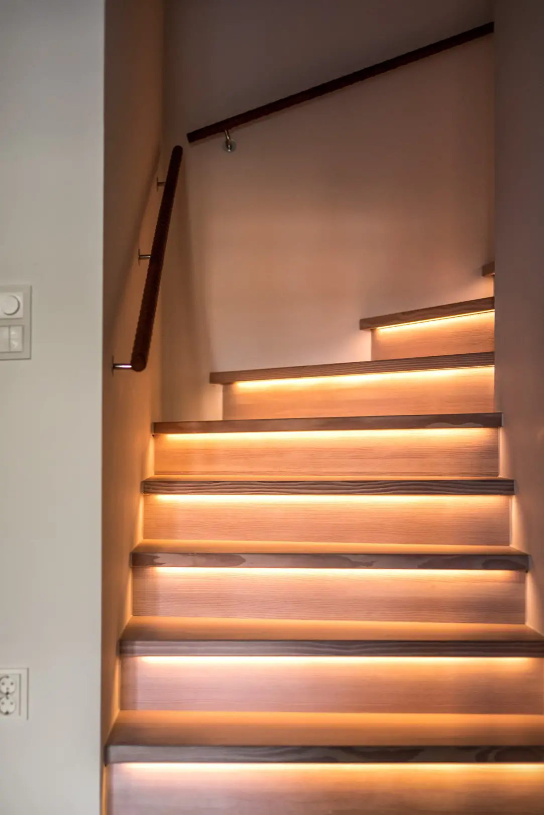 瑞典斯德哥尔摩工业建筑中的玻璃设计双层公寓-12