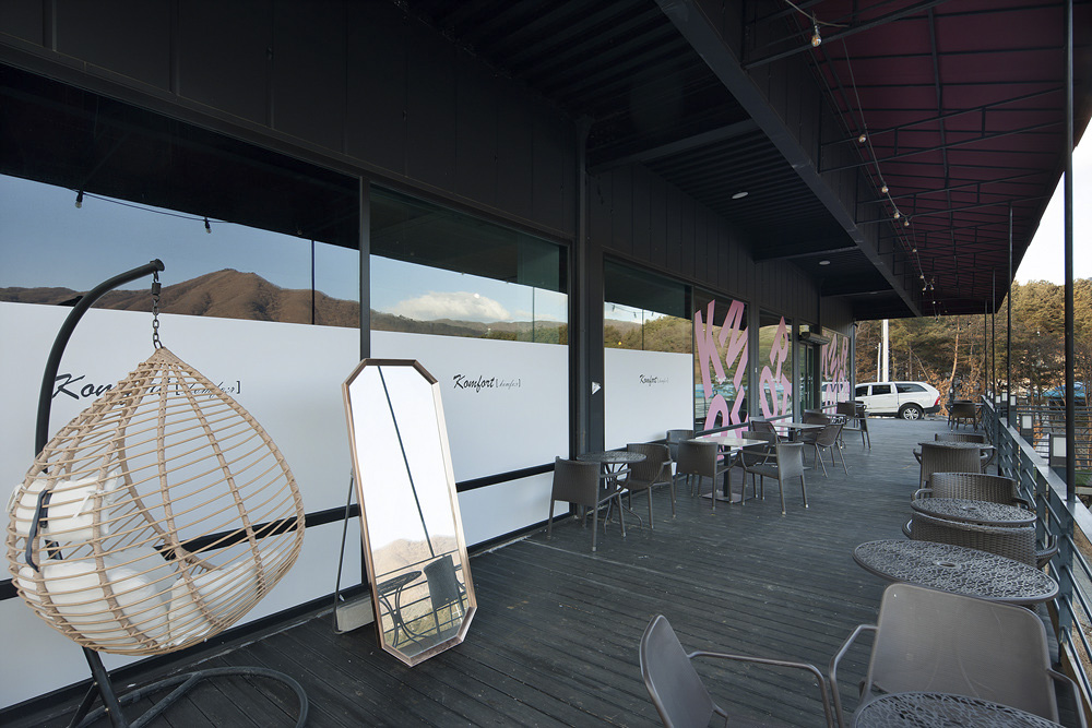 现代简约风贝克里卡菲咖啡厅设计-16