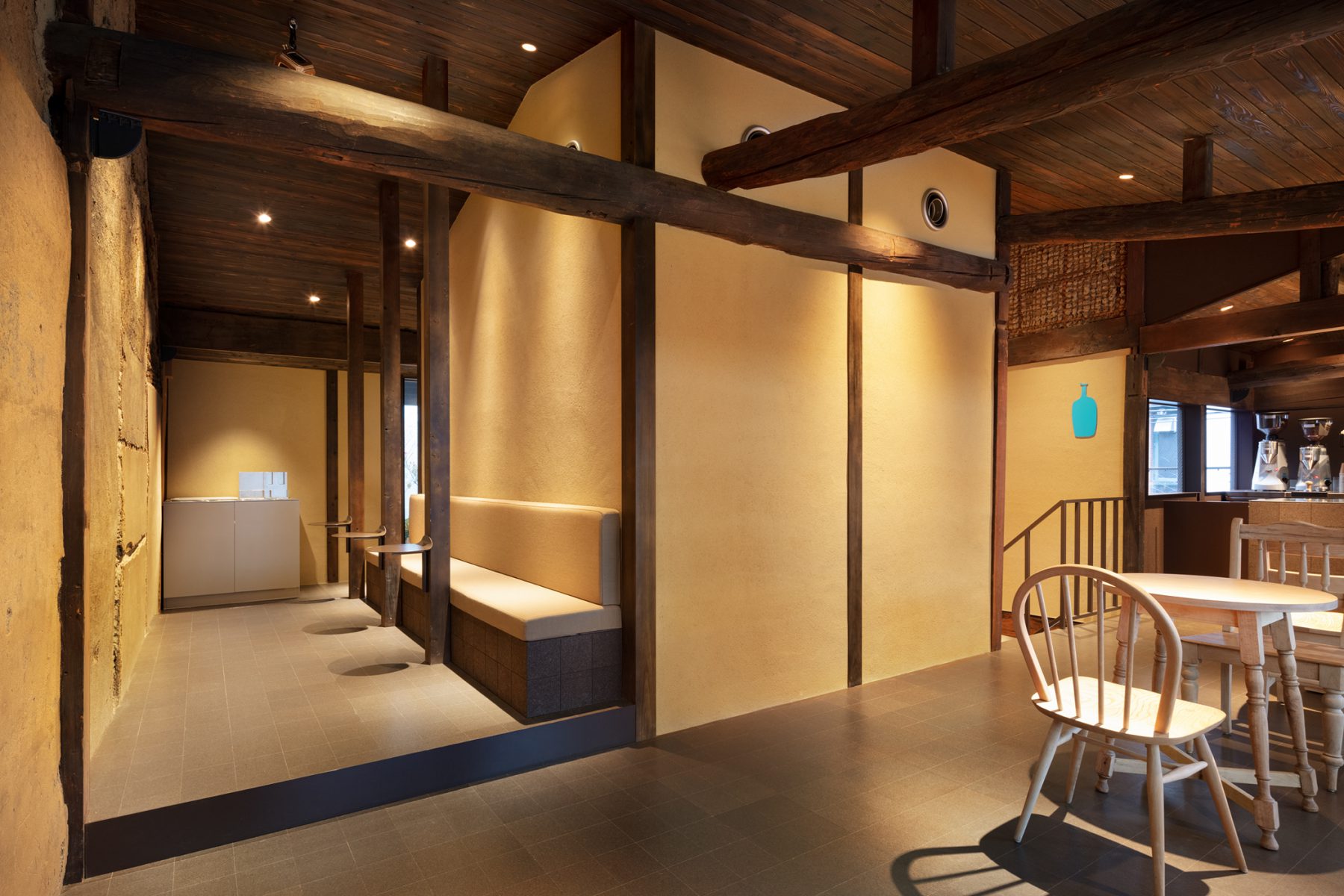 Blue Bottle Coffee Kyoto Rokkaku Cafe | Schemata Architects / Jo Nagasaka-8