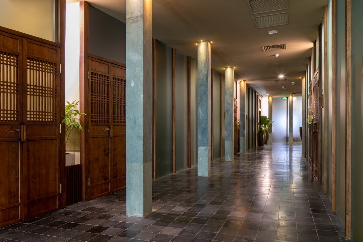 现代越南风格 YHCT 诊所设计,融合自然人文元素-26