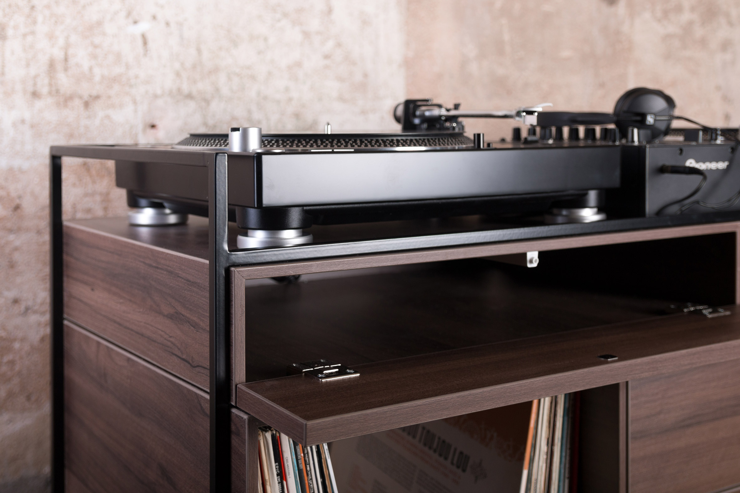 荷兰设计师打造的家庭 DJ 选择器内阁-8