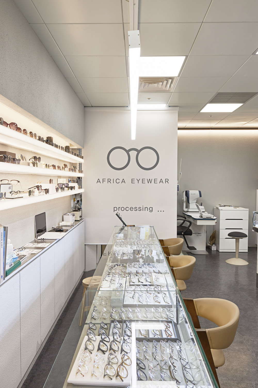 非洲风格眼镜店设计，白色调的时尚与纯净-5