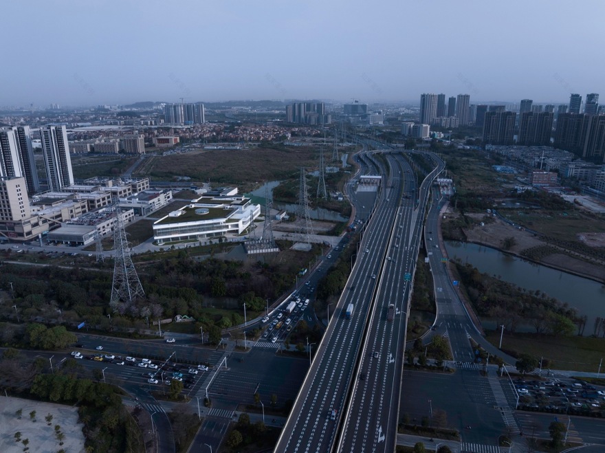 BMW佛山宝马宝创绿星灯塔项目 / 朱海博建筑设计事务所-4