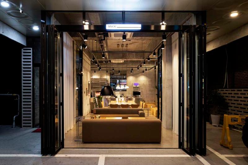 30 平米咖啡馆的极简主义魅力-2