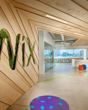 Wix.com 迈阿密办公室 - 现代热带风格