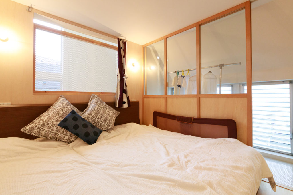 鉄骨造が叶えた大胆プラン吹き抜けの大空間に個室が浮かぶ家 | Architecture | 100%LiFE-10