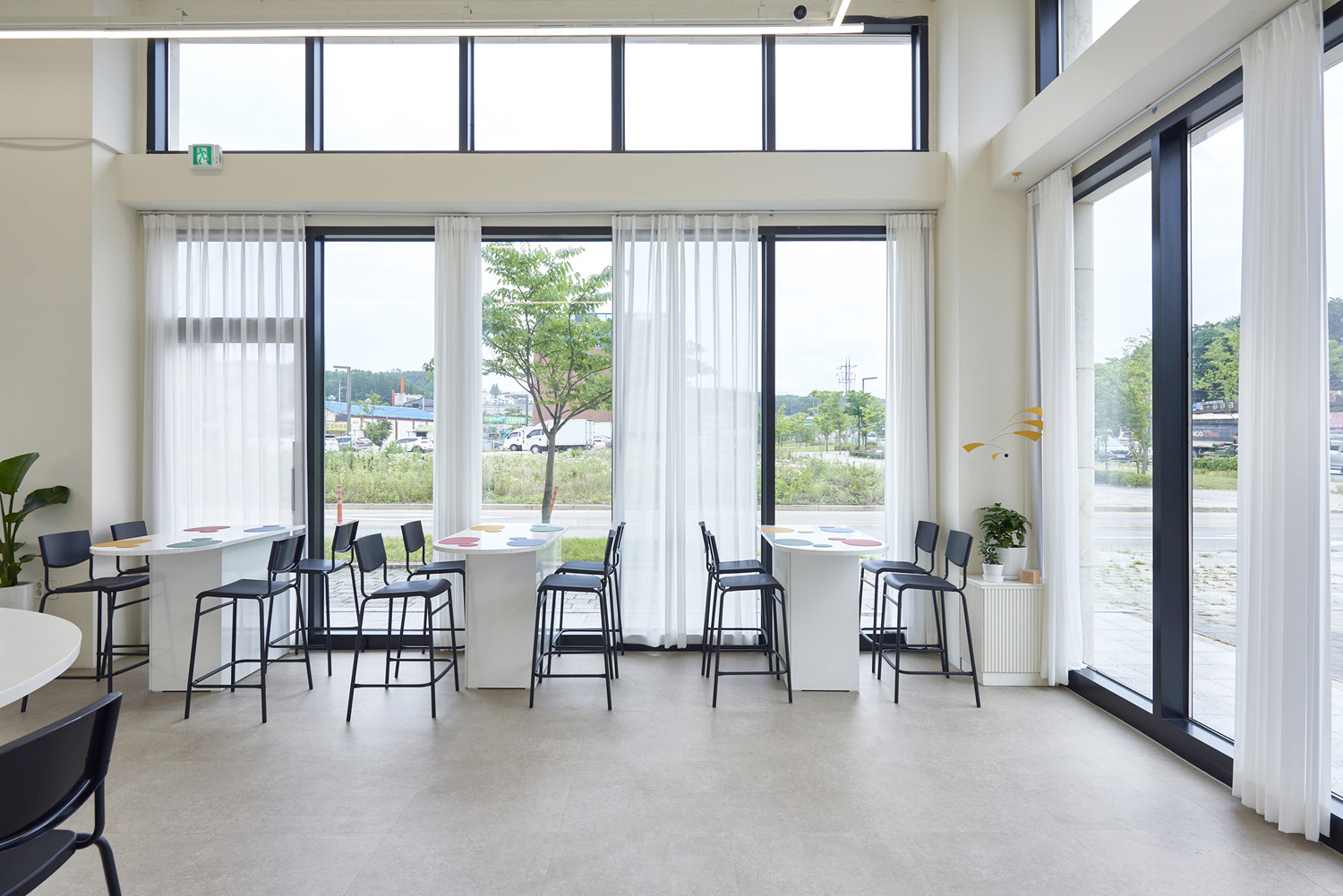 极简 38 平咖啡馆，展现空间魅力-5