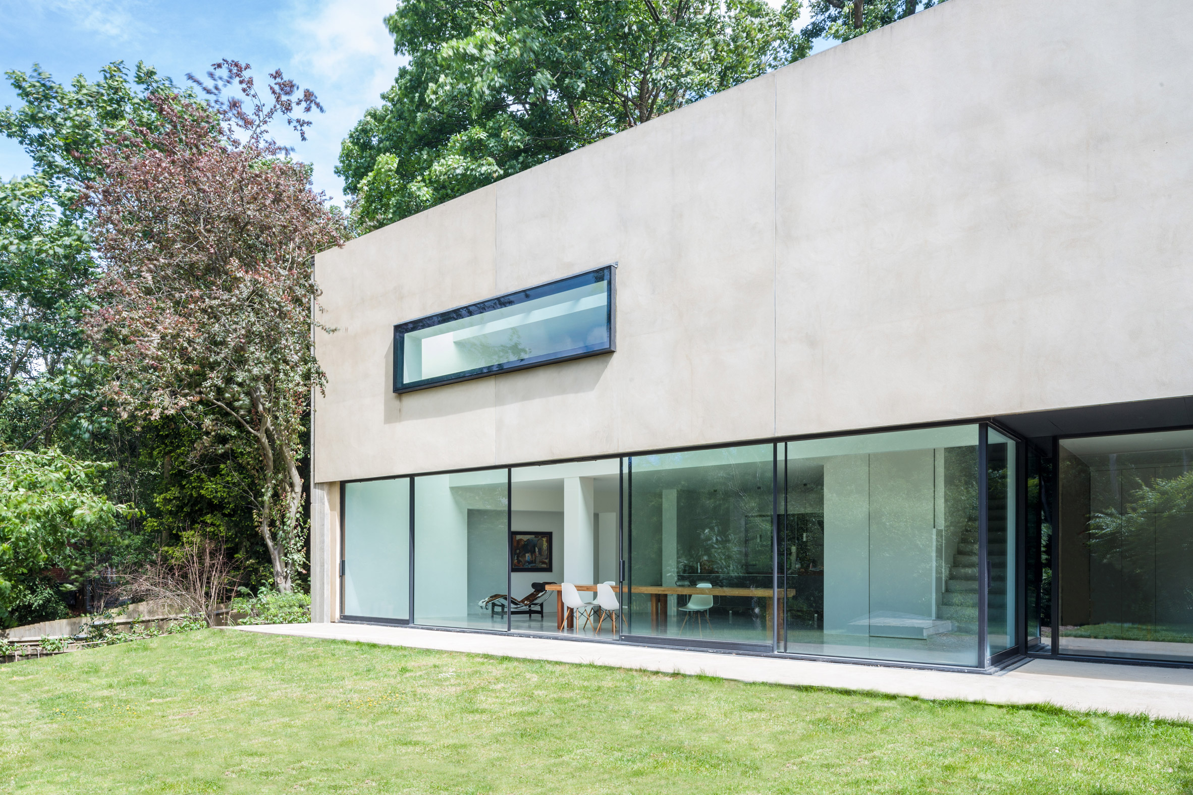 Guard Tillman Pollock slots modernist-styled Holm House behind Highgate home-4