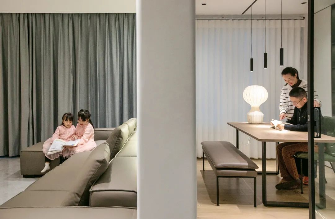 双姝并蒂 · 东莞清华居的温馨四口之家丨中国东莞丨DP设计-0