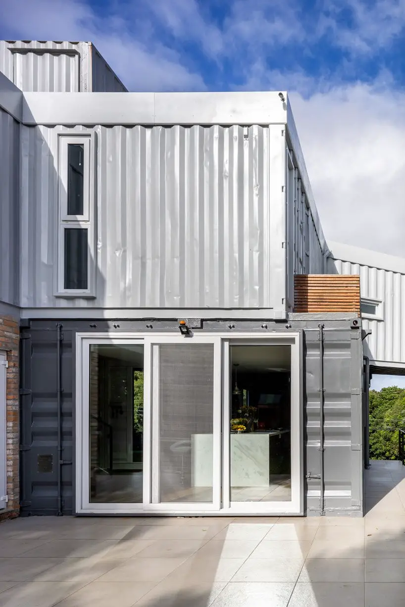 巴西集装箱住宅 | 木质设计打造温馨家居-16