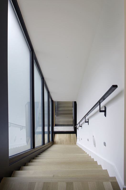 Medlin Residence | 受限场地上的紧凑“L”形住宅-20