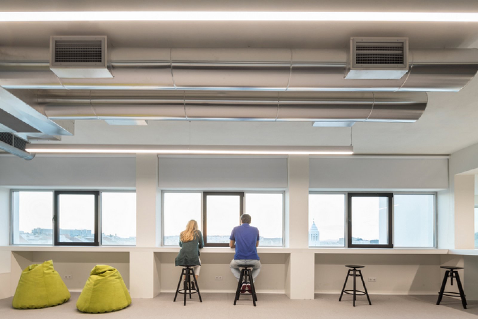 葡萄牙里斯本现代水泥风办公空间-15