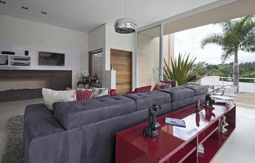 巴西 Bragança Paulista 住宅 | 和谐融合的现代设计-2