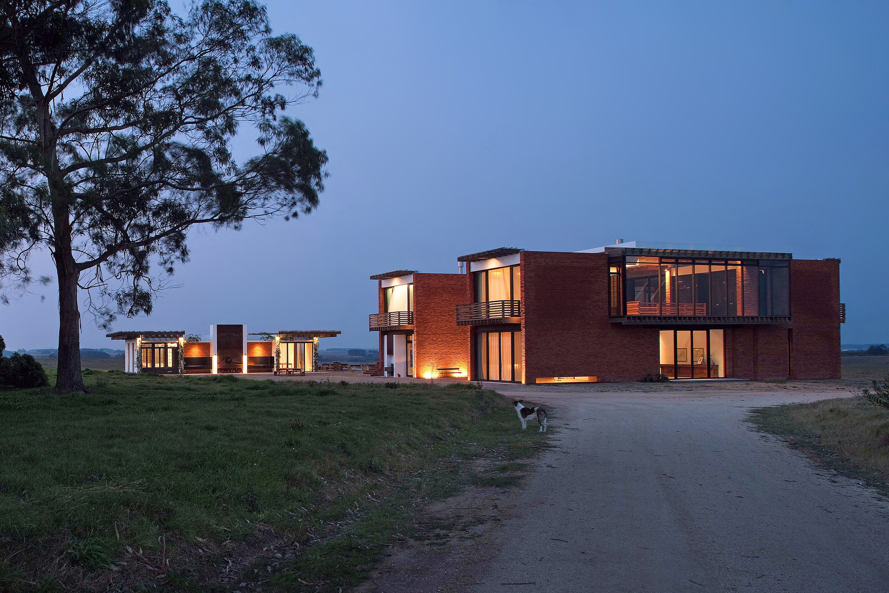 乌拉圭度假屋 | 砖石矩阵中的光影游戏-33