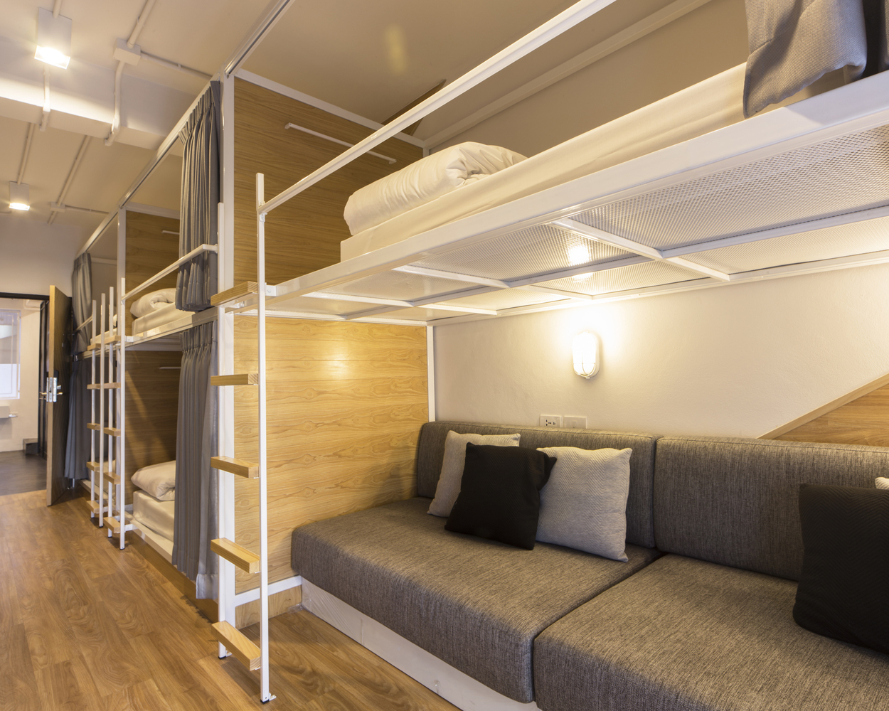 泰国"Bed One Block Hostel" 以小见大，社交空间与私密空间的完美平衡-28