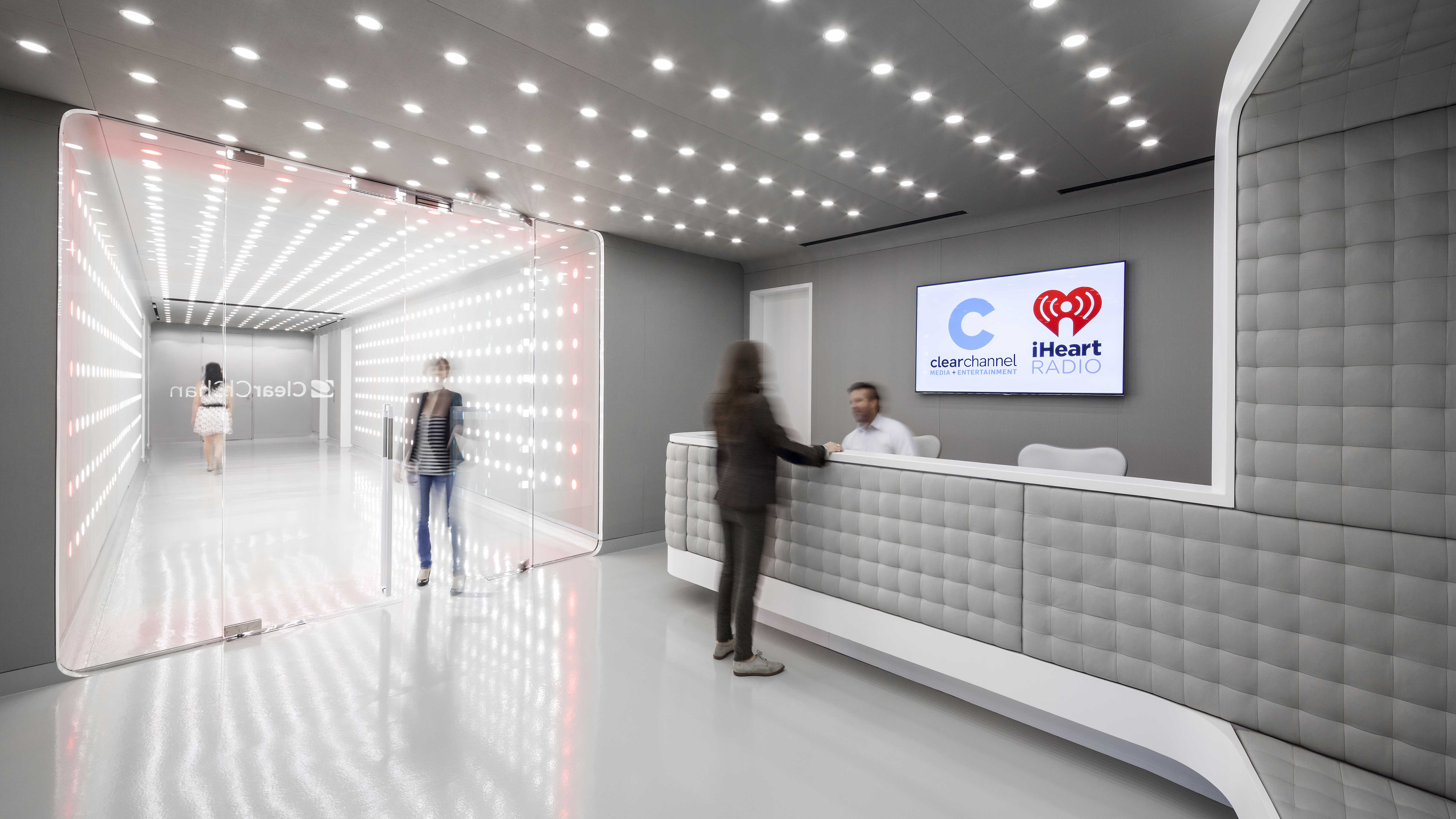 iHeartMedia 曼哈顿办公室的高科技工业风设计-4