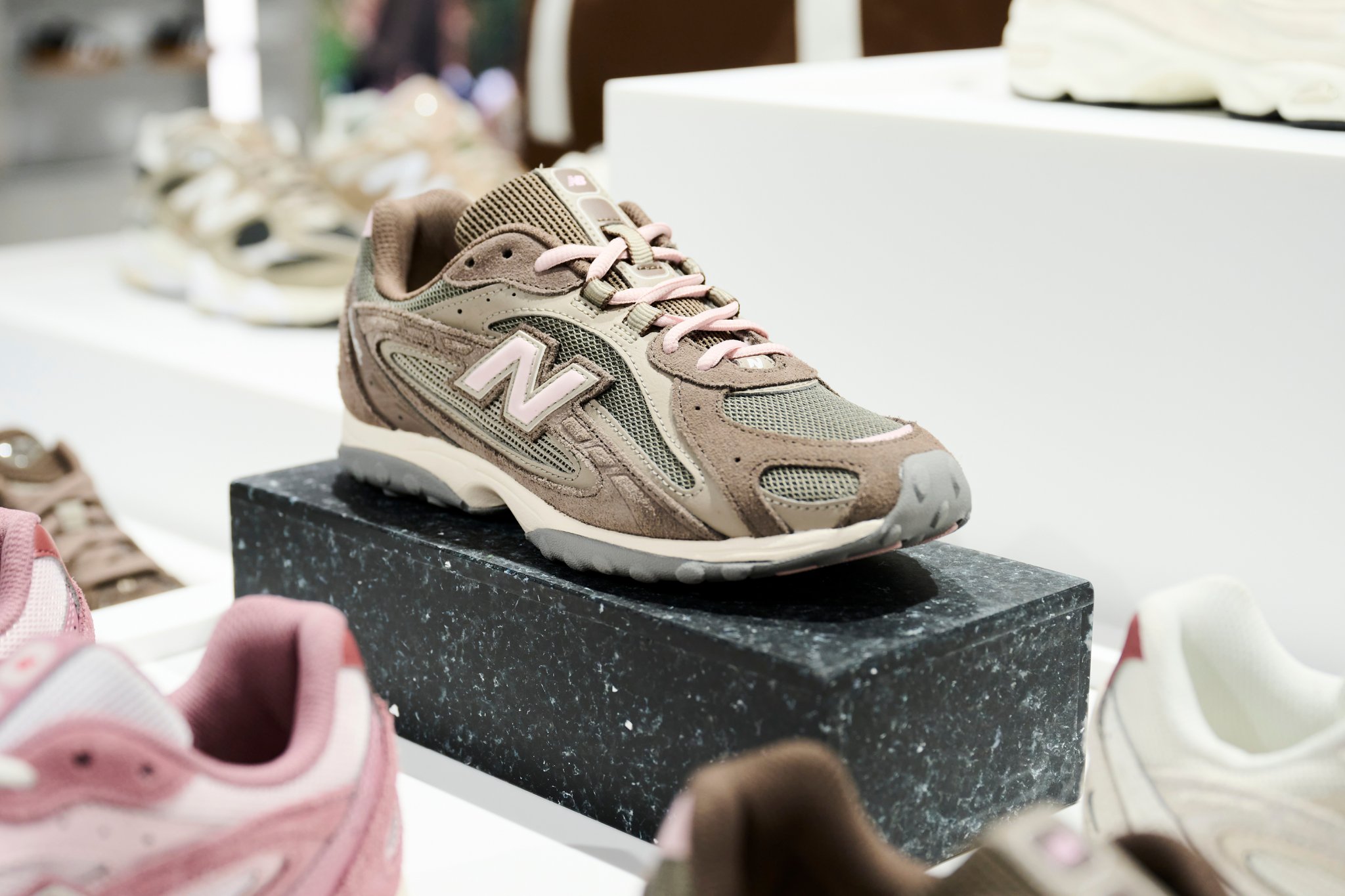 SCHUH在Meadowhall购物中心重新开业店铺更新丨英国谢菲尔德丨Briggs Hillier-15