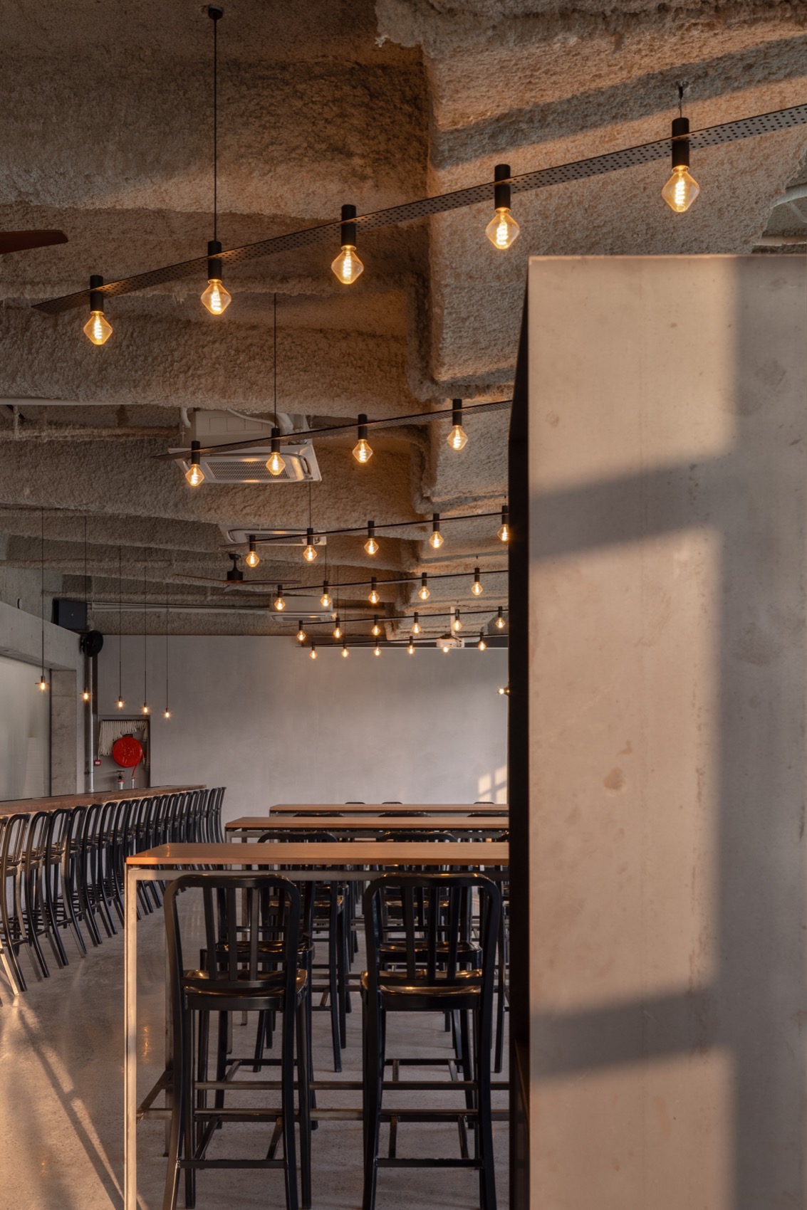 东河精酿 · 杭州黄龙店 / 杭州观堂设计-32