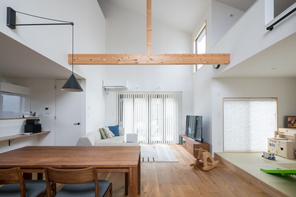 プライバシーと開放感を両立 二重の凸型形状がもたらす起伏ある大空間 | Style of Life | 100%LiFE-6