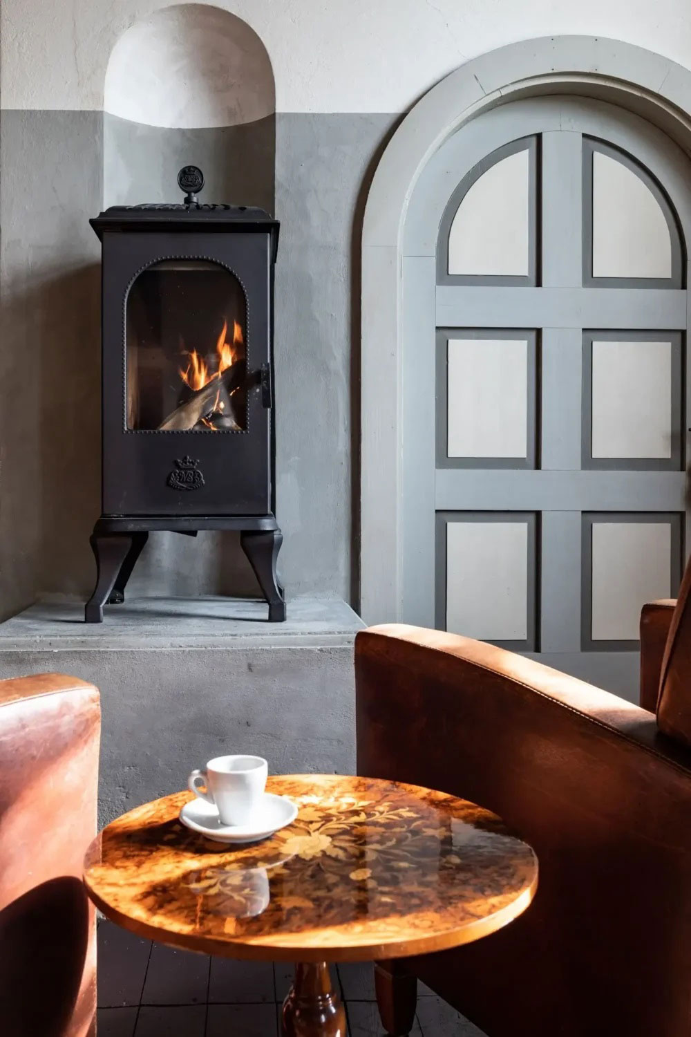 瑞典中世纪教堂改造独特住宅-10