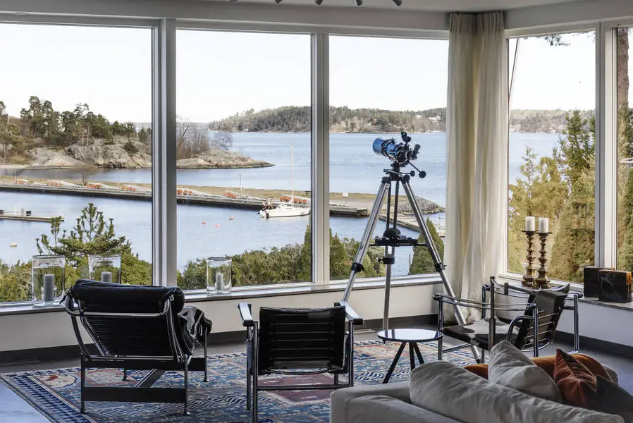 瑞典湖边现代别墅，诠释极致生活品味-3