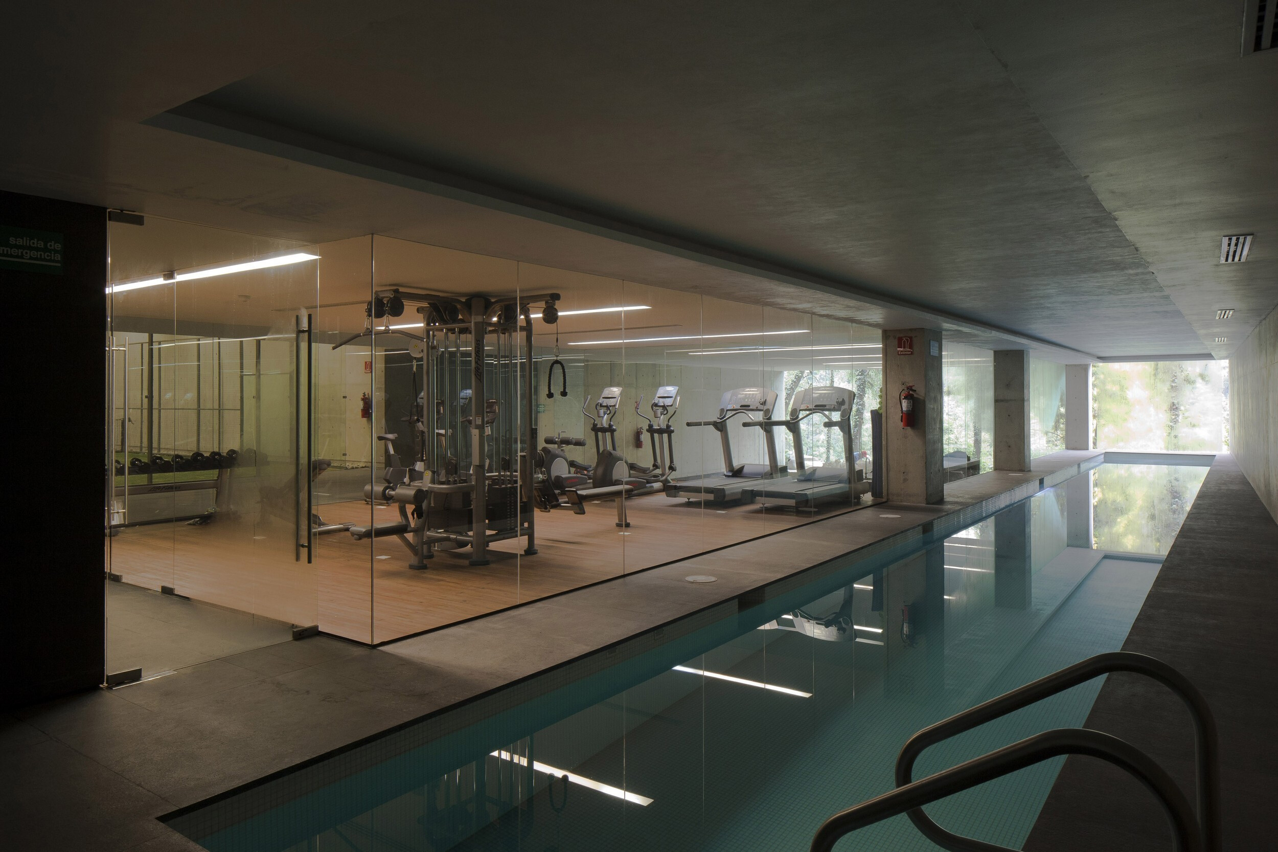 墨西哥城市区里的绿色家园-19