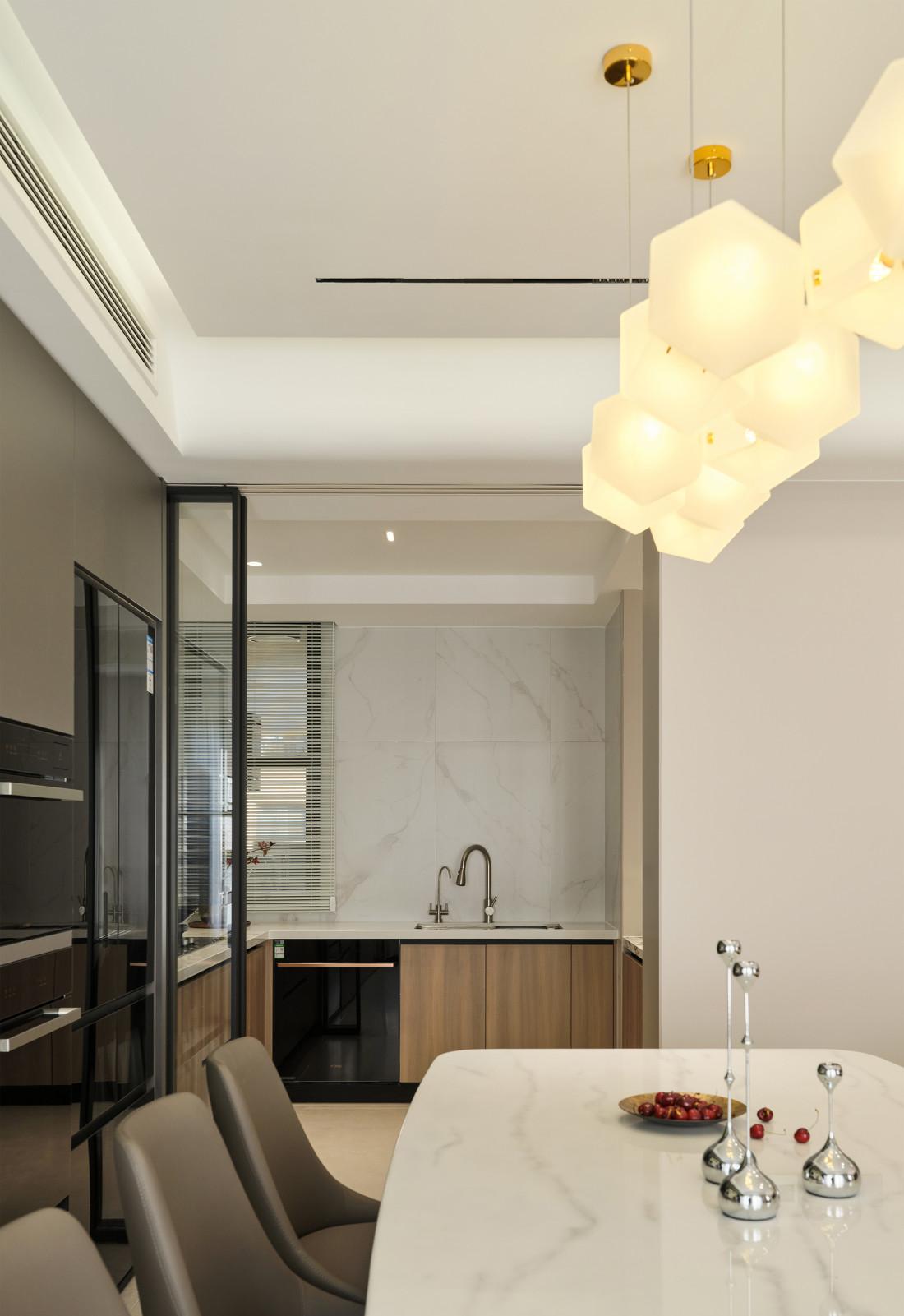 240平意式简约风家装设计-29