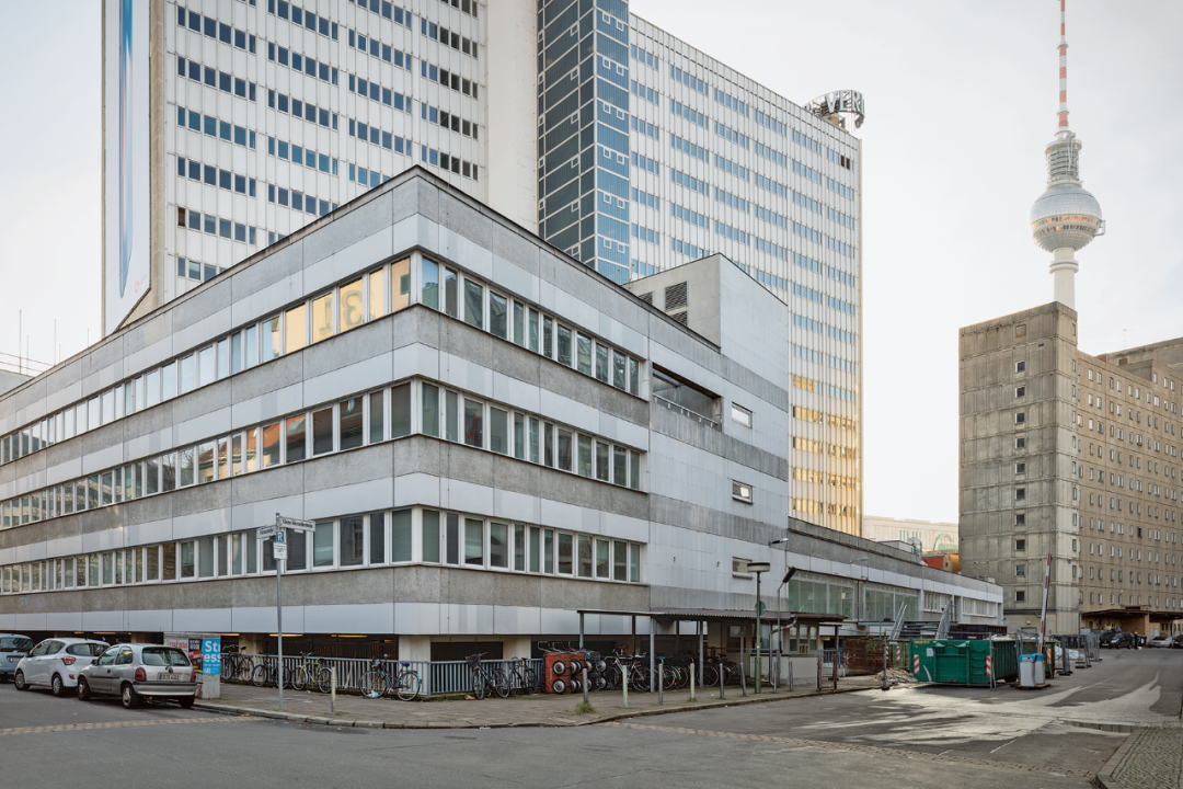 UMBAU展览|亚历山大广场新闻大楼：东欧现代主义复归-10