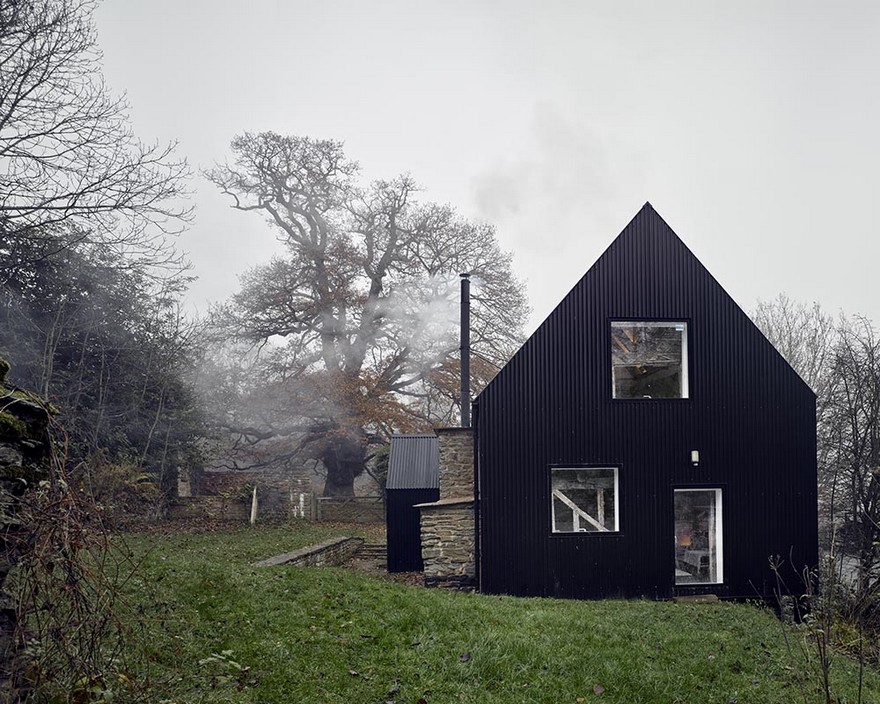 The Remains of an XVII Century Cottage Encapsulated in a Modern Home-1