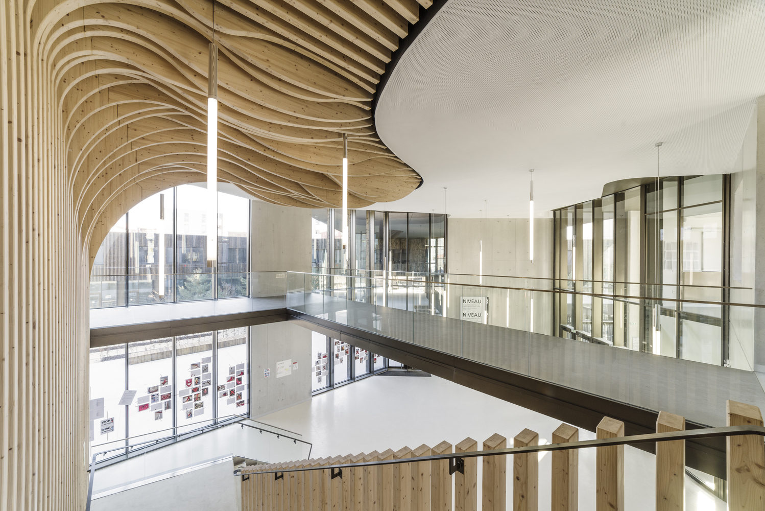 法国LycéeLa Plaine中学-27