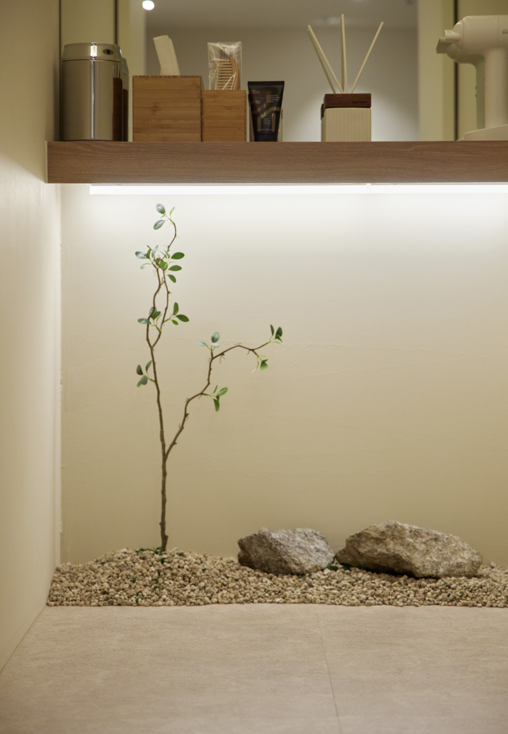 高级时尚的 21 平米皮肤管理室内设计-17