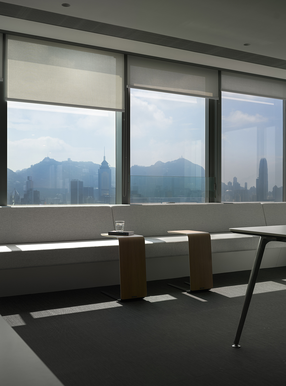 Plot Architecture Office | 白色瓷磚與 Harbor View 的完美結合-17