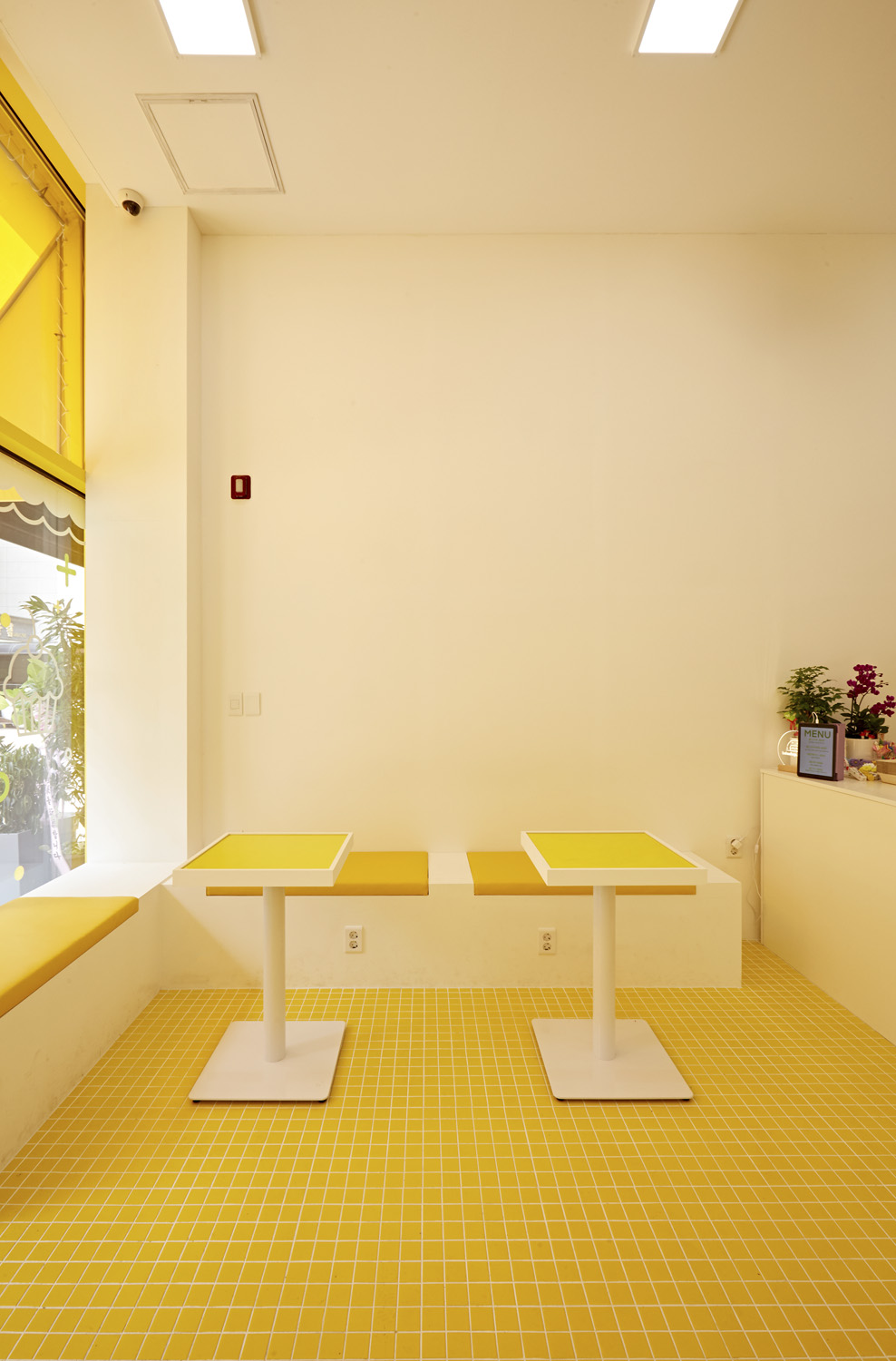 柠檬色点睛，12 平米咖啡厅的活力设计-9