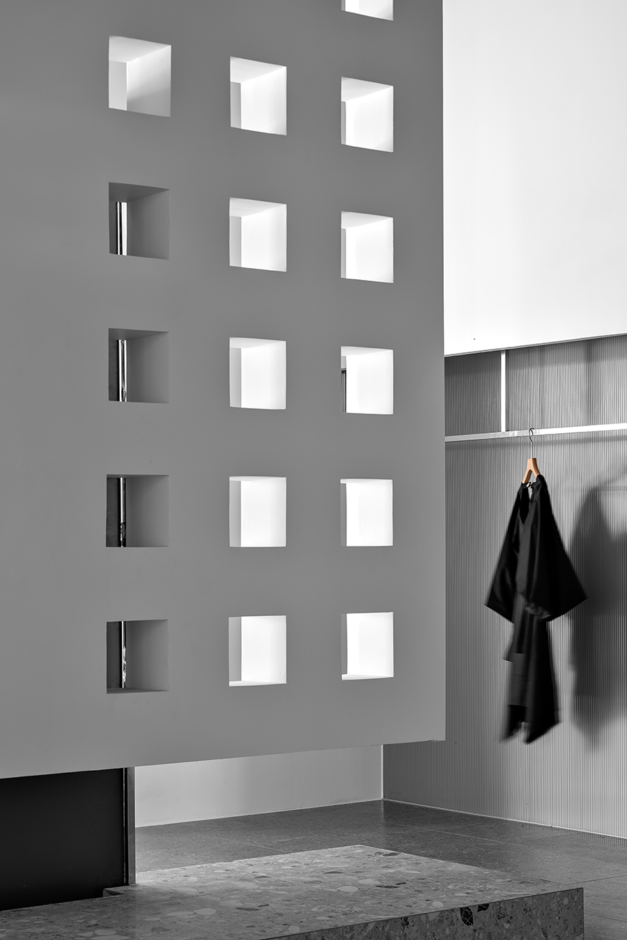 电影胶片般的动态感服饰店设计丨中国苏州丨苏州市不止设计顾问有限公司-23