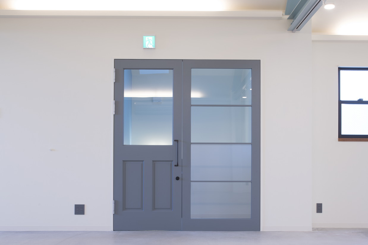 邻里之窗 | 有机设计建筑的两层商业大楼-40