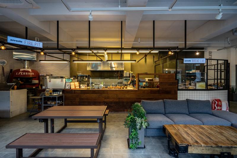 现代简约 40 平米咖啡厅室内设计案例-6