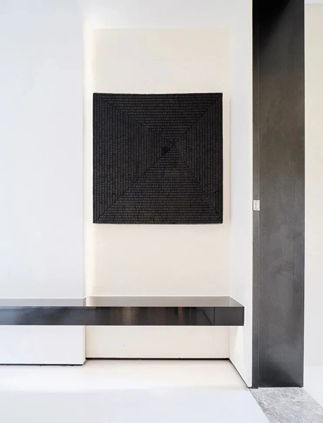 星河山海半岛顶层会所 | 黑与白的极简平衡之道-14