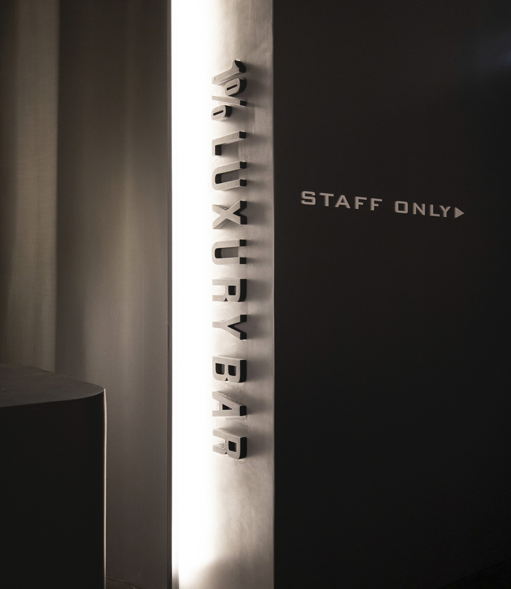 高级黑 | 巴塞罗那 1% 餐厅的惊艳室内设计-15