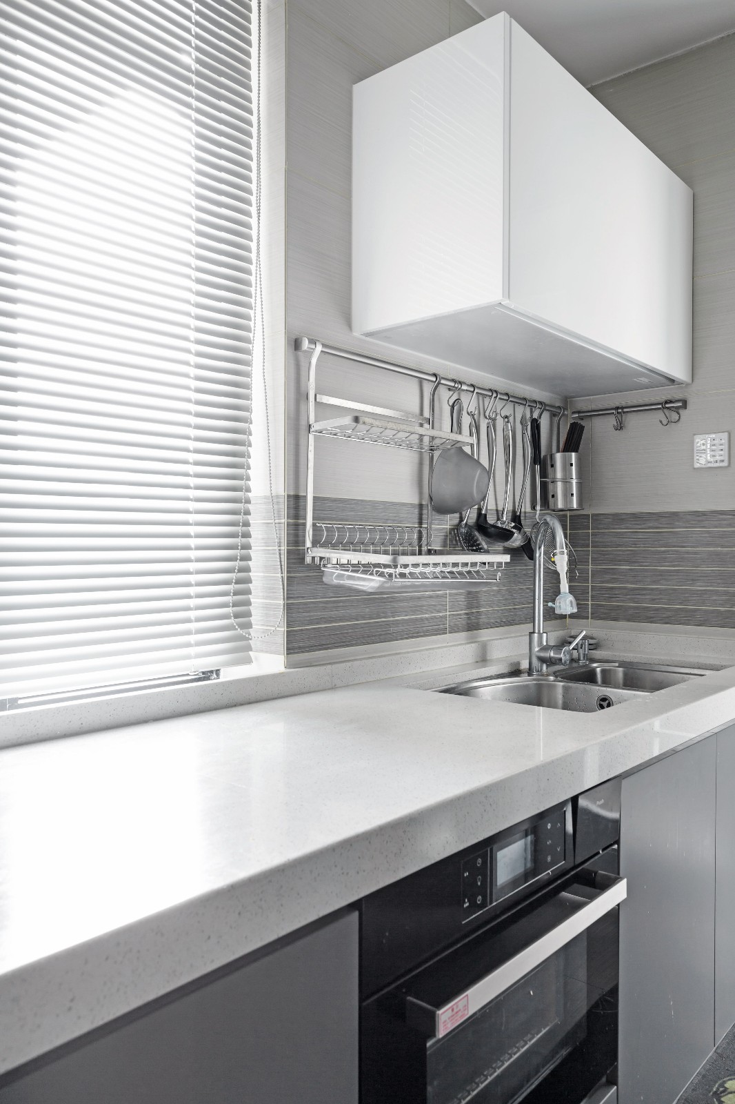 灰色调低调现代住宅，优雅大气的空间感-31