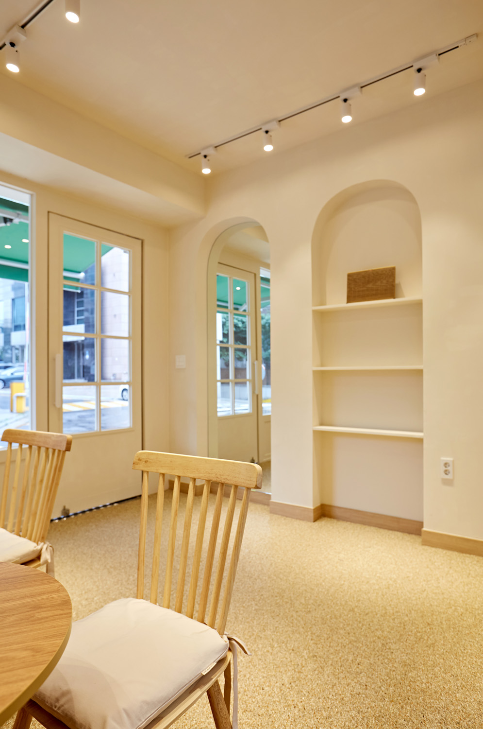 白色与木质，打造 10 平米精致空间-13