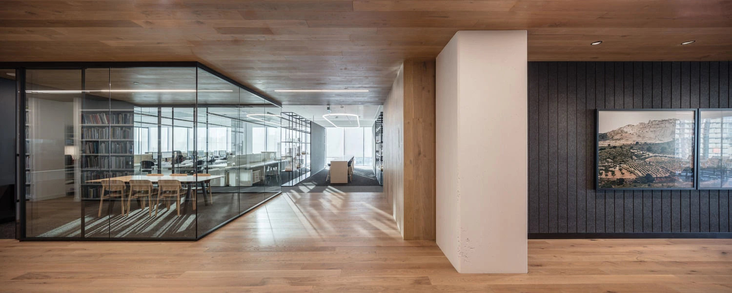 多伦多 KPMB Architects 办公室 | 温馨原木与城市景观的完美结合-24