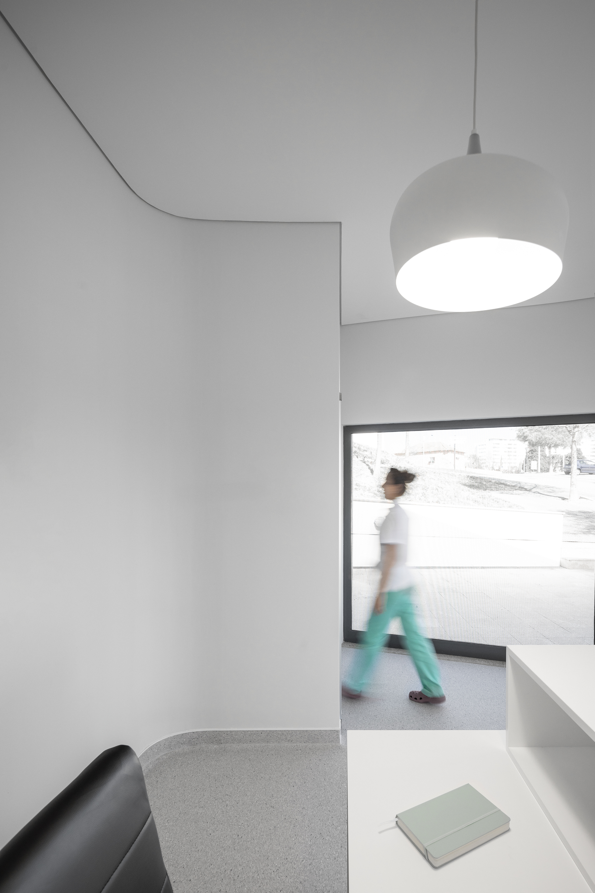 Physiotherapy Clinic / Hinterland Architecture Studio-35