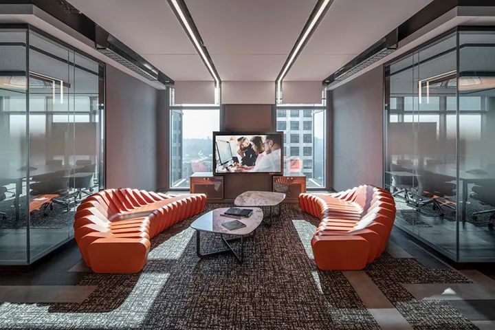 SAP 土耳其总部办公设计 | 优雅高级灰调、工作生活相融合-0